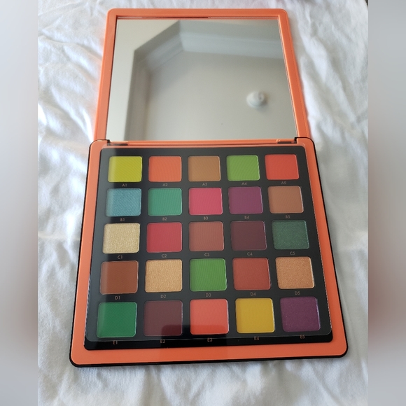 Anastasia Beverly Hills Norvina Pro Pigment Palette Vol 3 - Picture 2 of 6